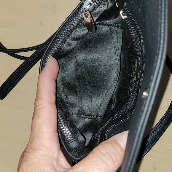 Black cowhide leathder crossbody purse. Very soft and lots of pockets. - Picture 8 of 12